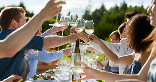 article-blog-apéritif-vin-blanc-la-cave-eclairee-caviste-en-ligne