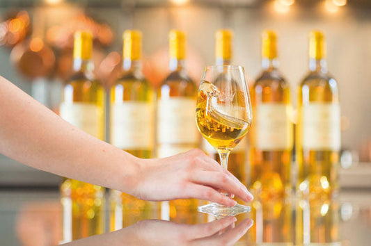 article-blog-la-cave-eclairee-caviste-en-ligne-vins-doux-moelleux-sauternes-vouvray-gewurztraminer-coteaux-du-layon-maury-muscat